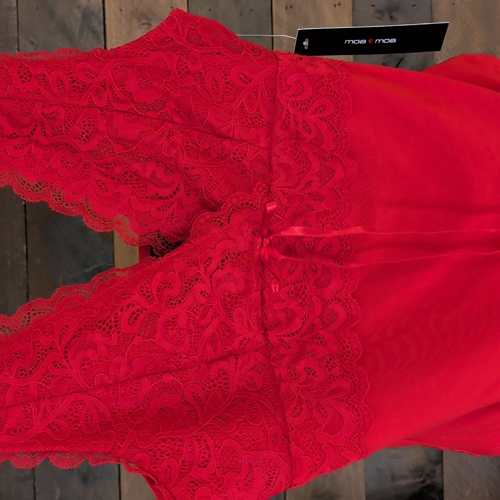 Moa Moa Vibrant Red Top - Picture 3 of 8